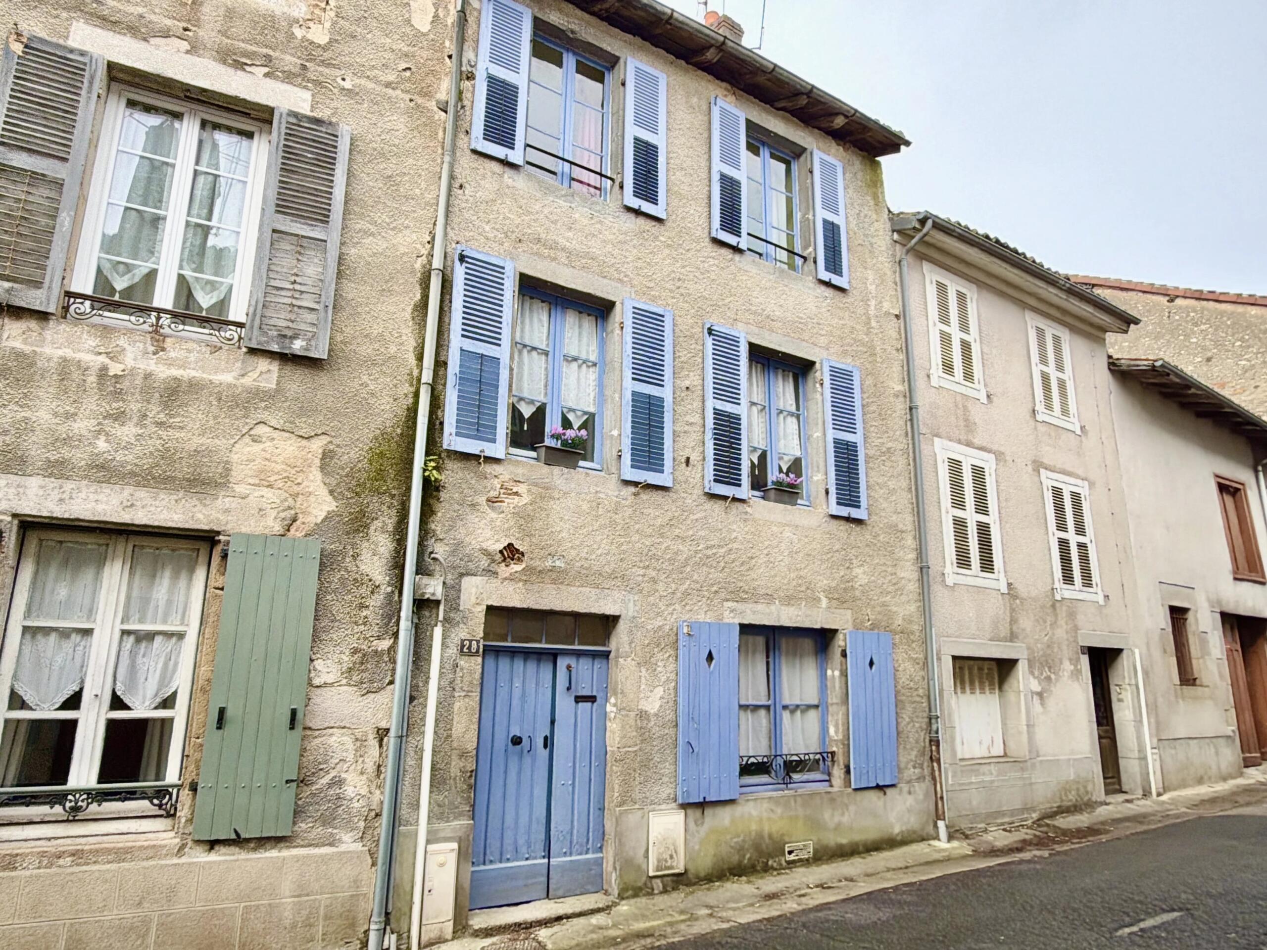 Large renovated townhouse with its authentic soul intact, Nouvelle-Aquitaine – France – BVI84215