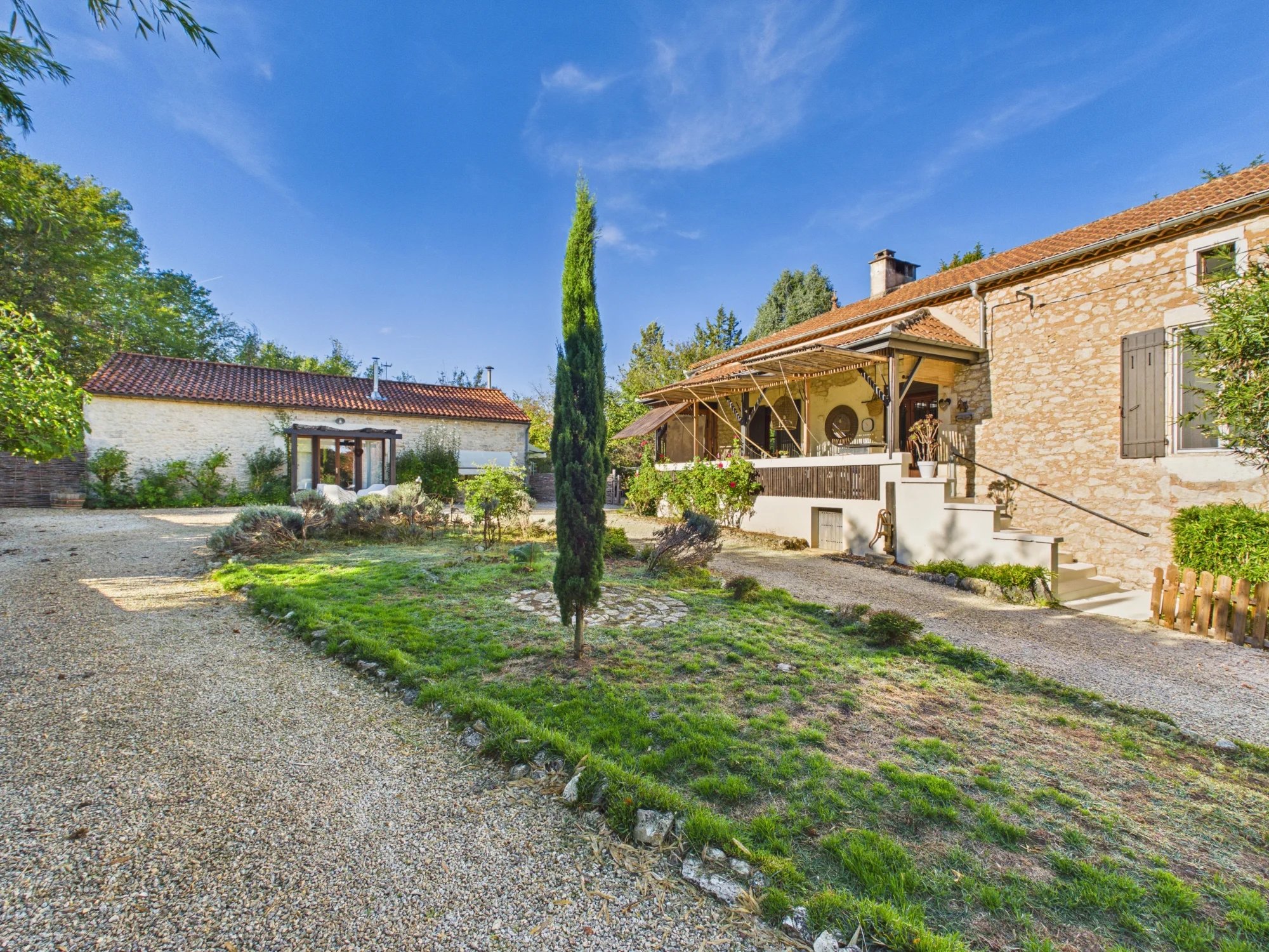 Charming stone property with guest house and pool in the heart of the Lot, Occitanie – France – BVI87614