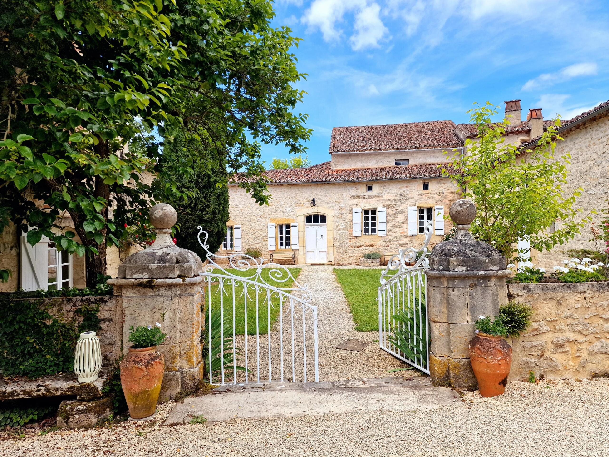 Stunning property  with two swimming Pools on the Banks of the River Lot, Occitanie – France – BVI80827