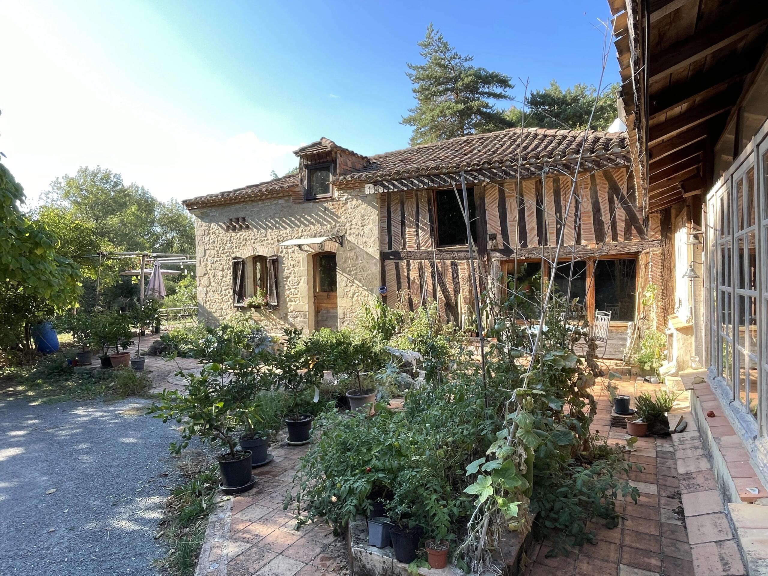 Lovely stone property set in its own land with complete privacy, Nouvelle-Aquitaine – France – BVI87708