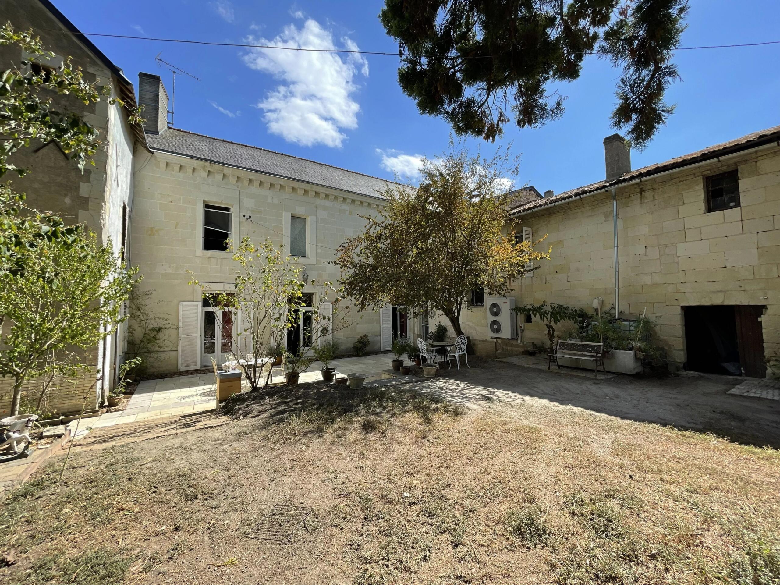 A prestigious mansion offering privacy and tranquility behind private gates, Nouvelle-Aquitaine – France – BVI85837