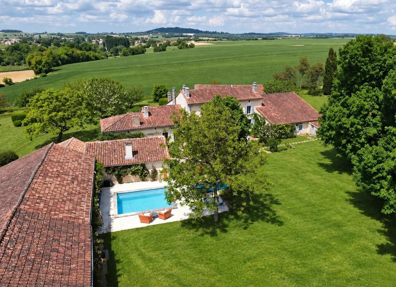 Impressive 7 bedroom stone manoir with guest house and stunning views, Nouvelle-Aquitaine – France – BVI81848