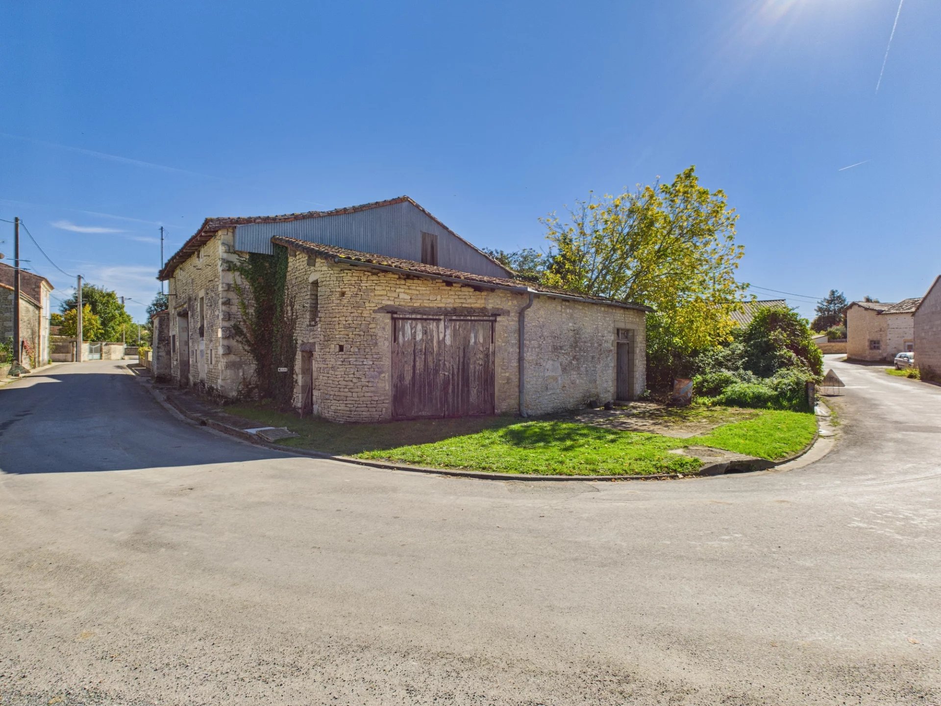 Charming Village Barn with Great Conversion Potential, Nouvelle-Aquitaine – France – BVI82864