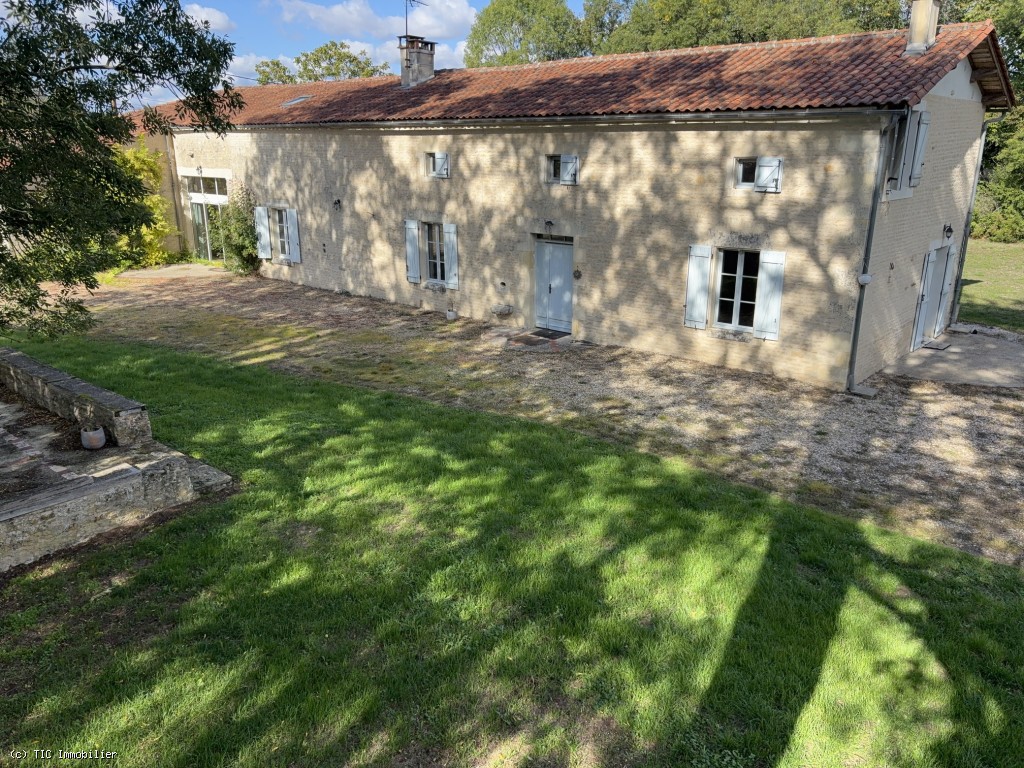 4 bedroom House in Aigre, France – r7589
