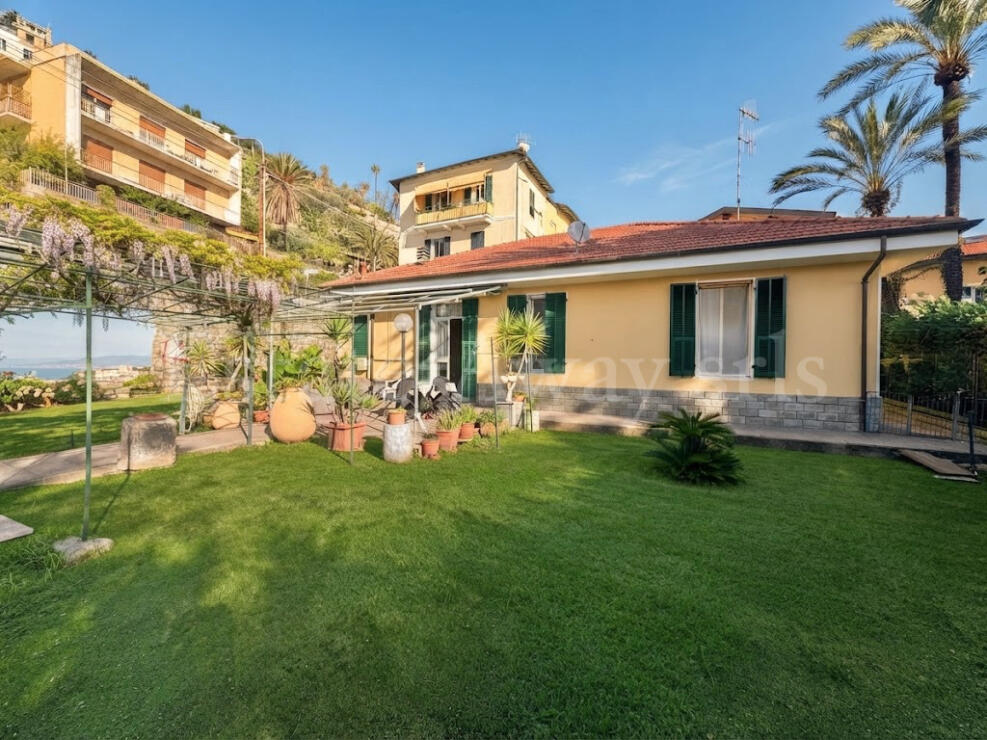 EM1345 Detached House for Sale in Bordighera – Arziglia A 50 meters from the Sea
