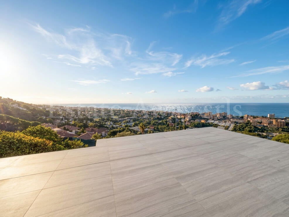 SW1344 Prestigious Modern Villa with Sea View and Sun Terrace – 220 sq m Renovated