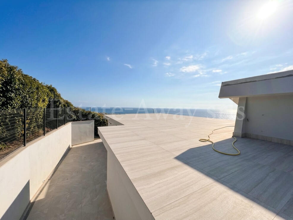 SW1344 Prestigious Modern Villa with Sea View and Sun Terrace – 220 sq m Renovated