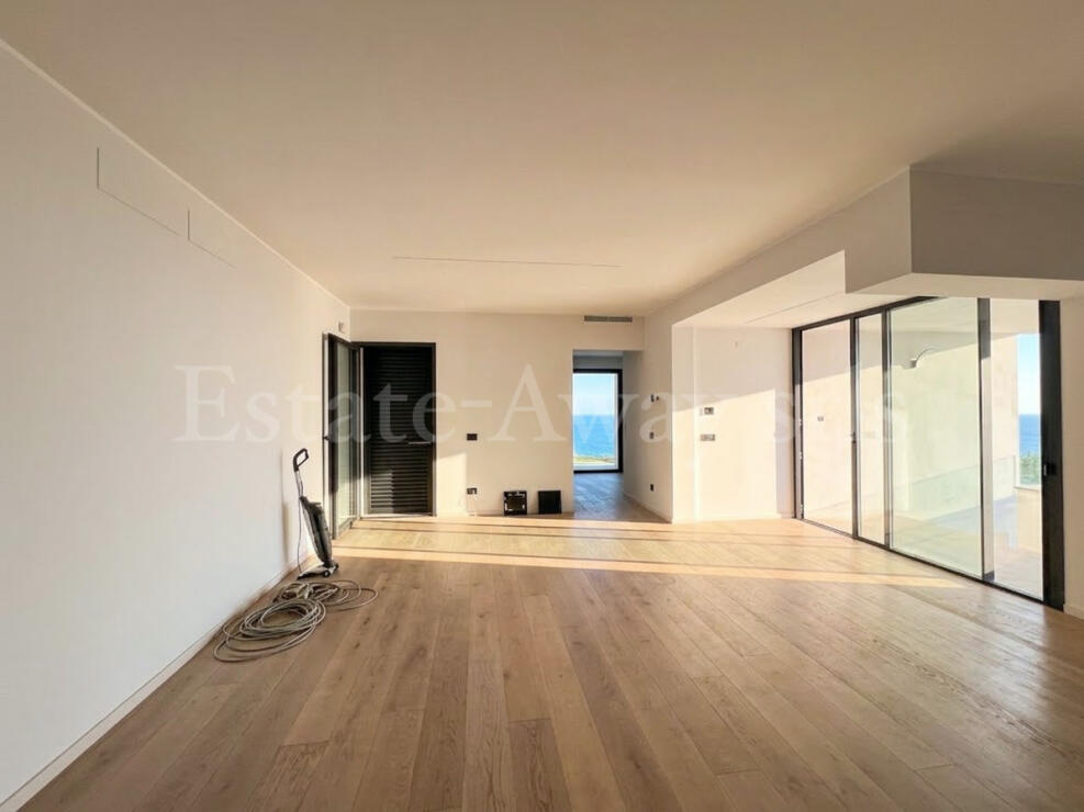 SW1344 Prestigious Modern Villa with Sea View and Sun Terrace – 220 sq m Renovated