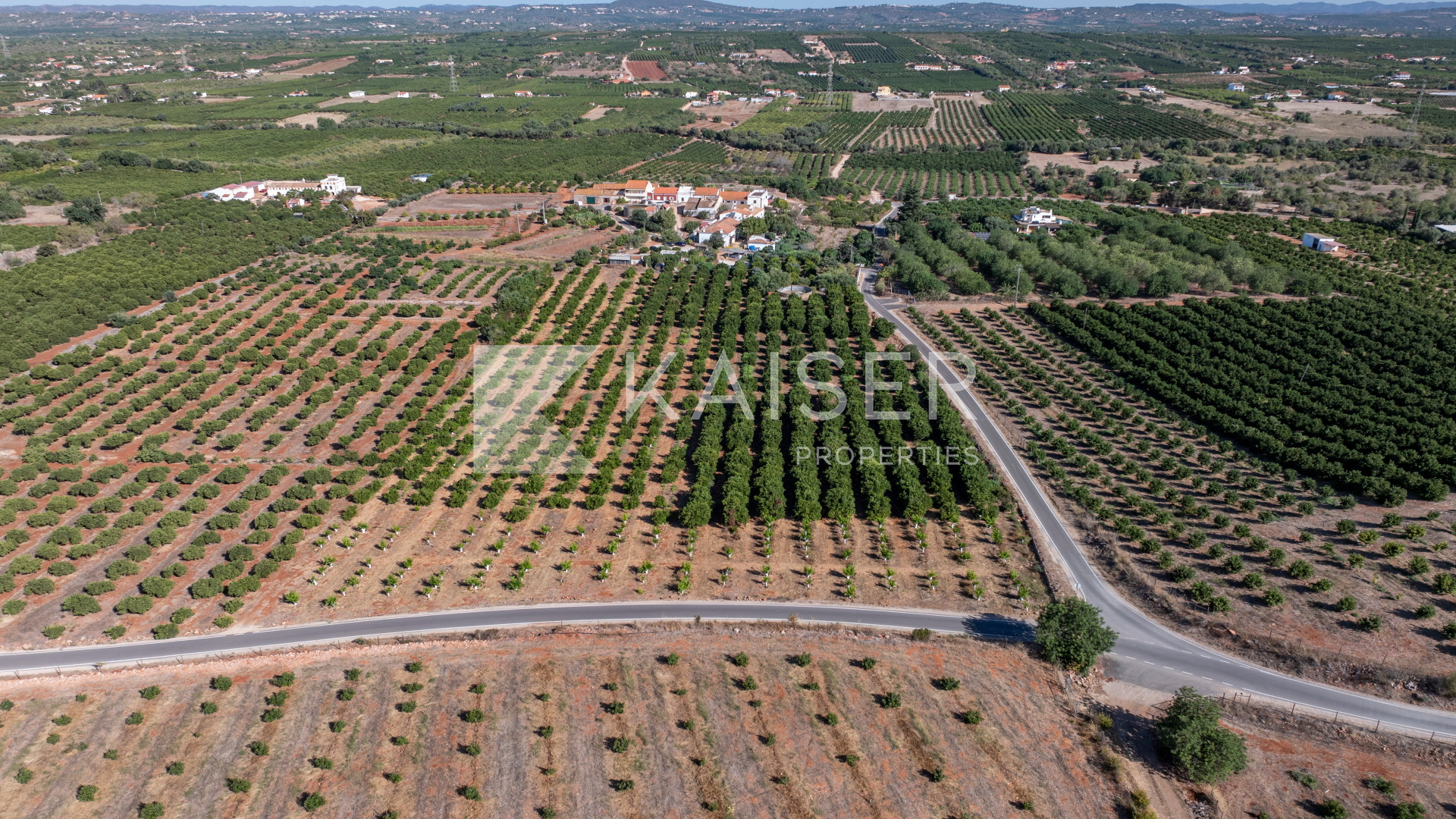 Plot house in Algoz, Portugal – KP1380
