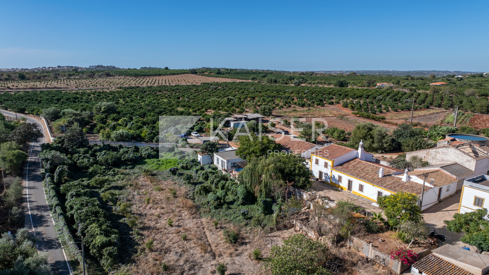 Plot house in Algoz, Portugal – KP1380