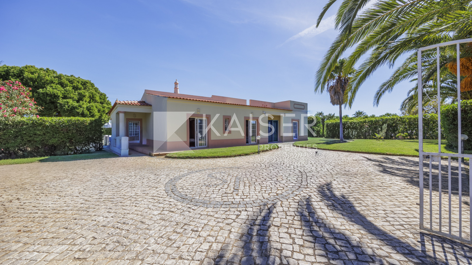 3 bedroom Villa house in Albufeira, Portugal – KP1385