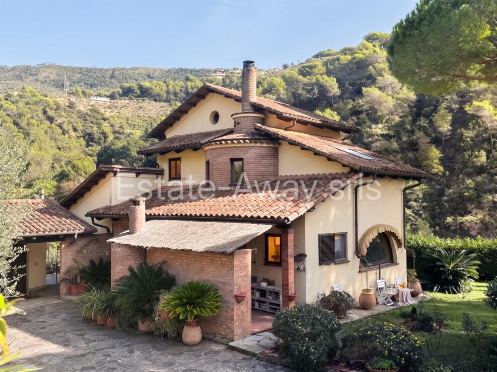SW1346 Villa with garden for sale in Soldano