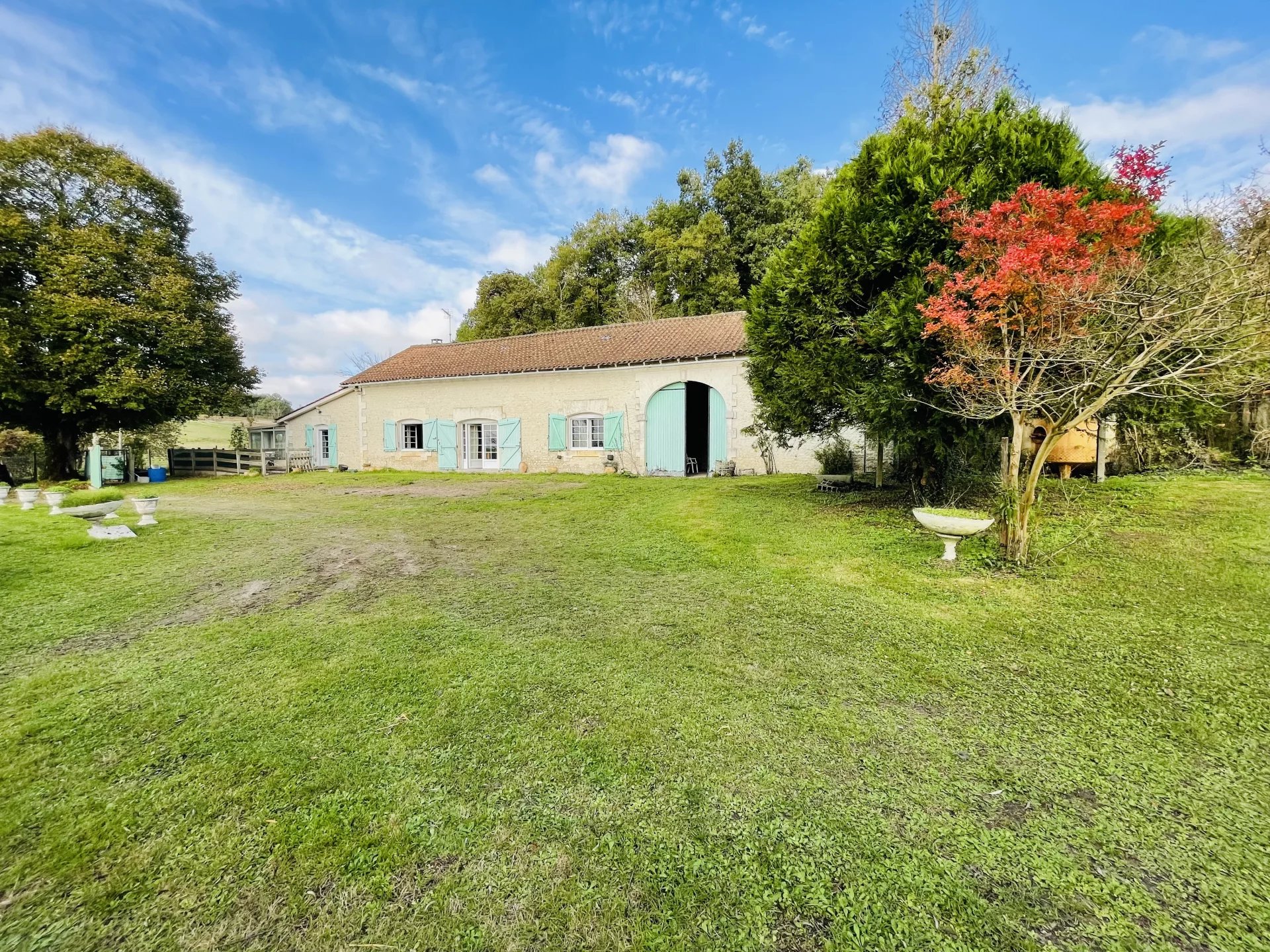 Charentaise farmhouse, Nouvelle-Aquitaine – France – BVI77471