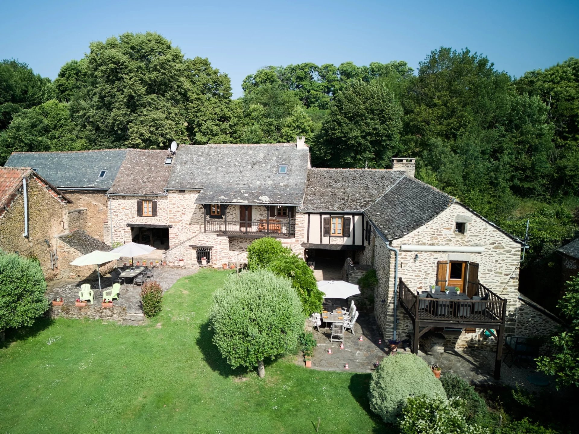 Stone property with large separate guest accommodation and pool, Occitanie – France – BVI77075