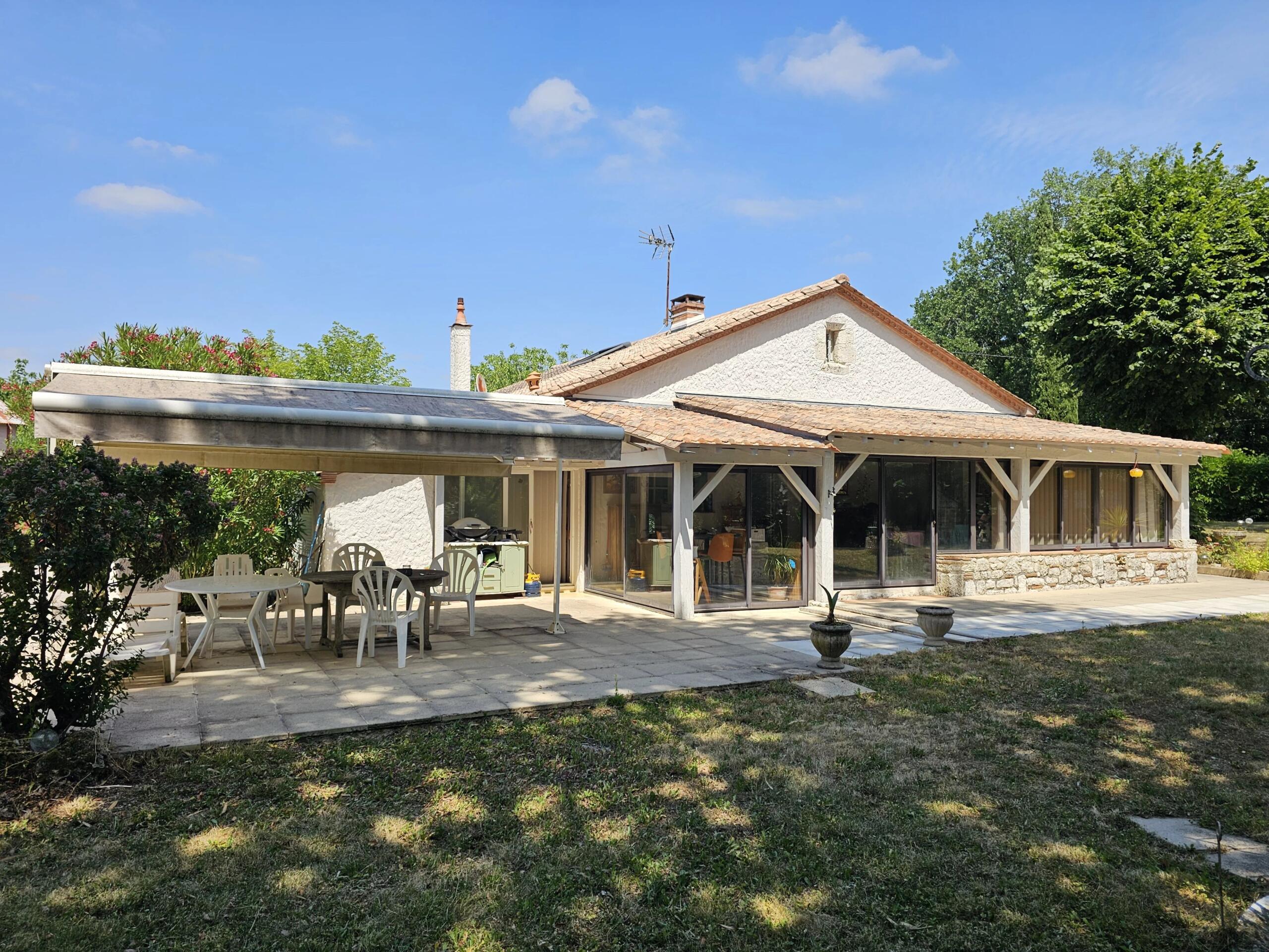 Single storey property in quiet location, Nouvelle-Aquitaine – France – BVI86118