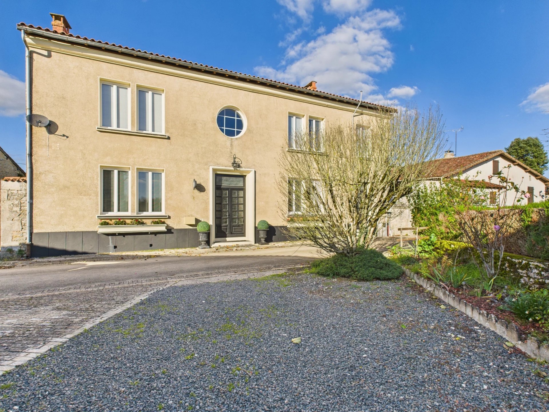 Stunning two bedroom village house, Nouvelle-Aquitaine – France – BVI83252