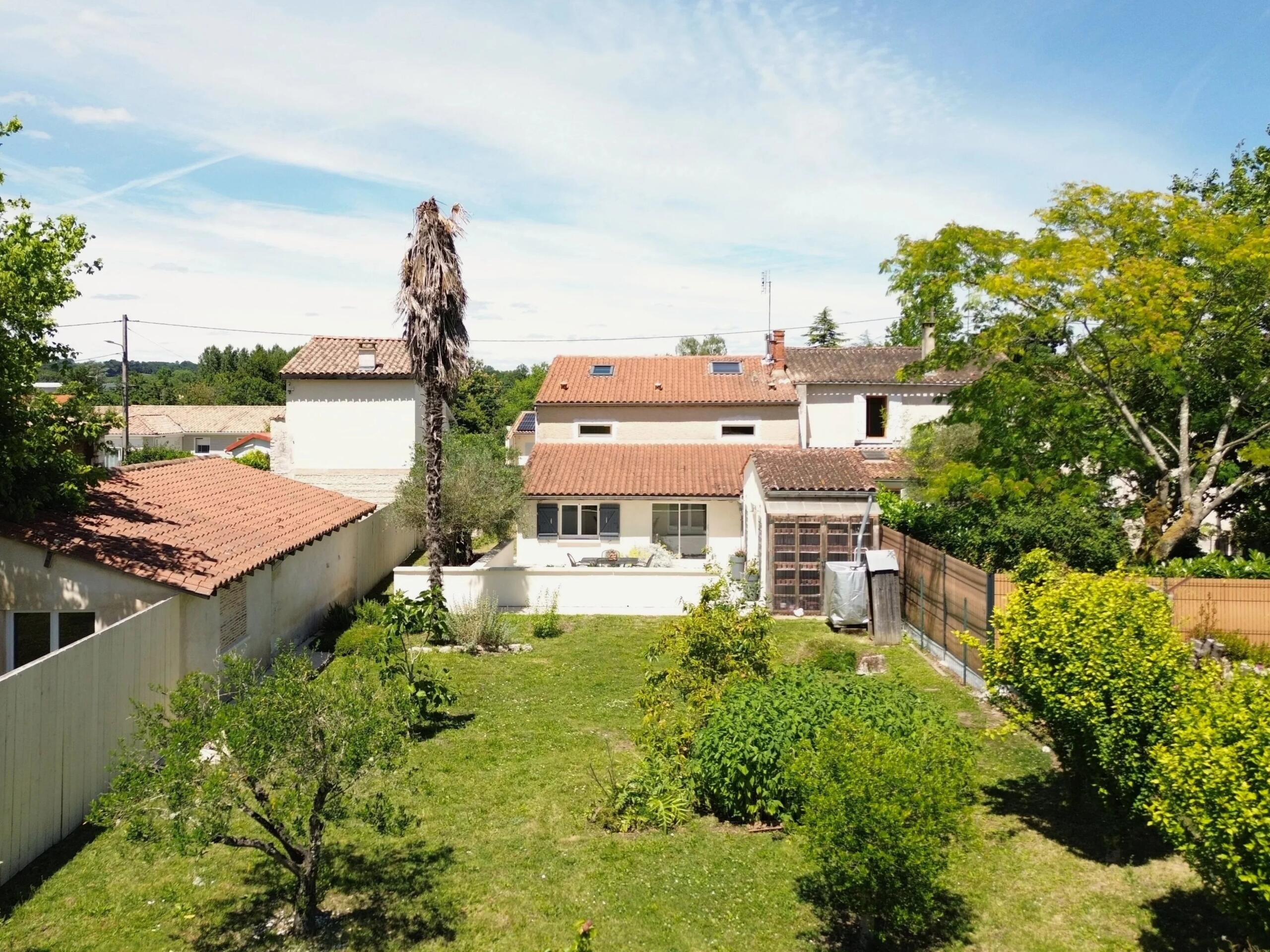 Beautifully-renovated, energy-efficient 4-bed Home with Outbuildings, a South-facing Garden and Exceptional Potential, Nouvelle-Aquitaine – France – BVI87194