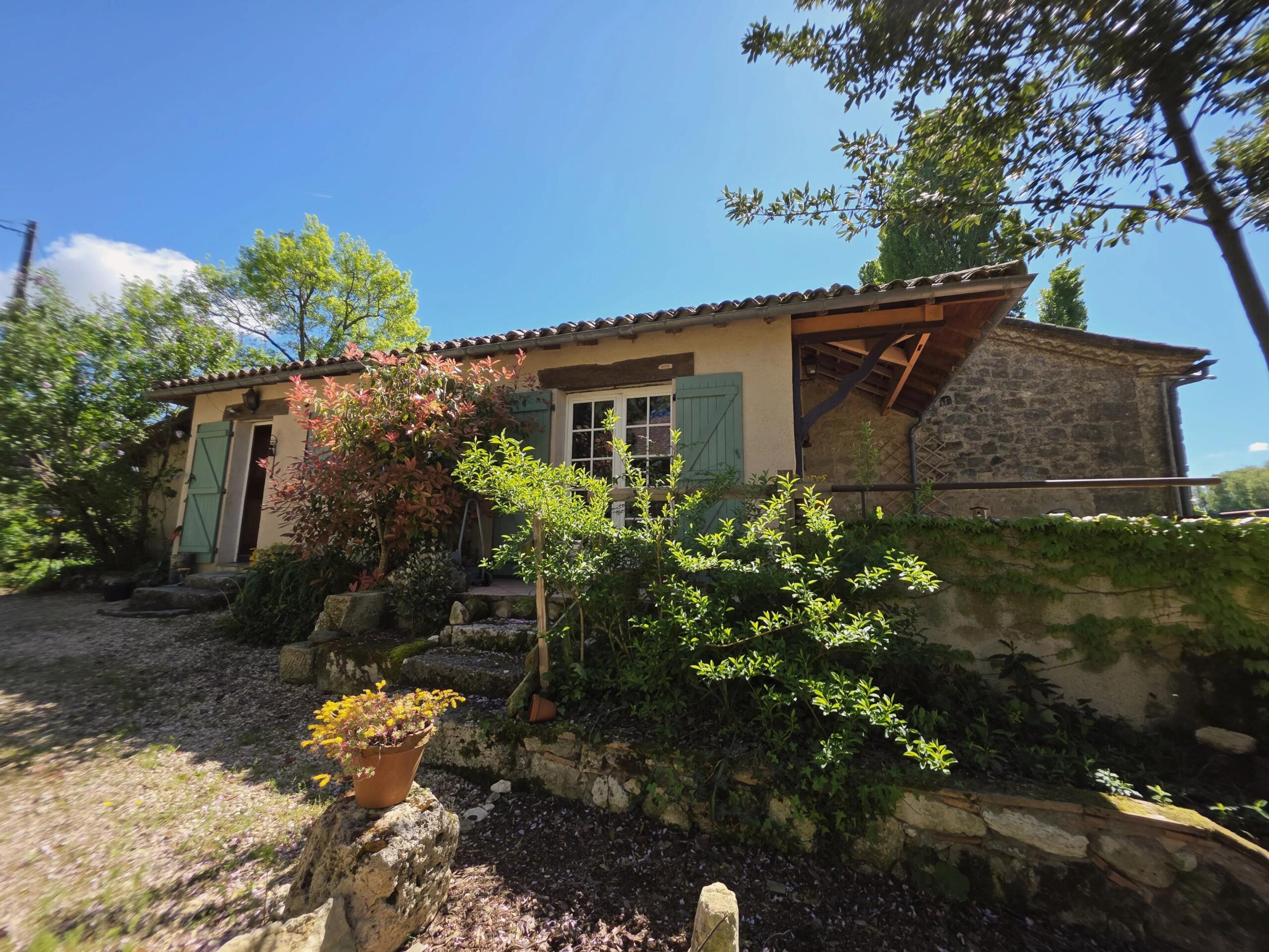 Authentic character property with stone outbuildings, Nouvelle-Aquitaine – France – BVI82727