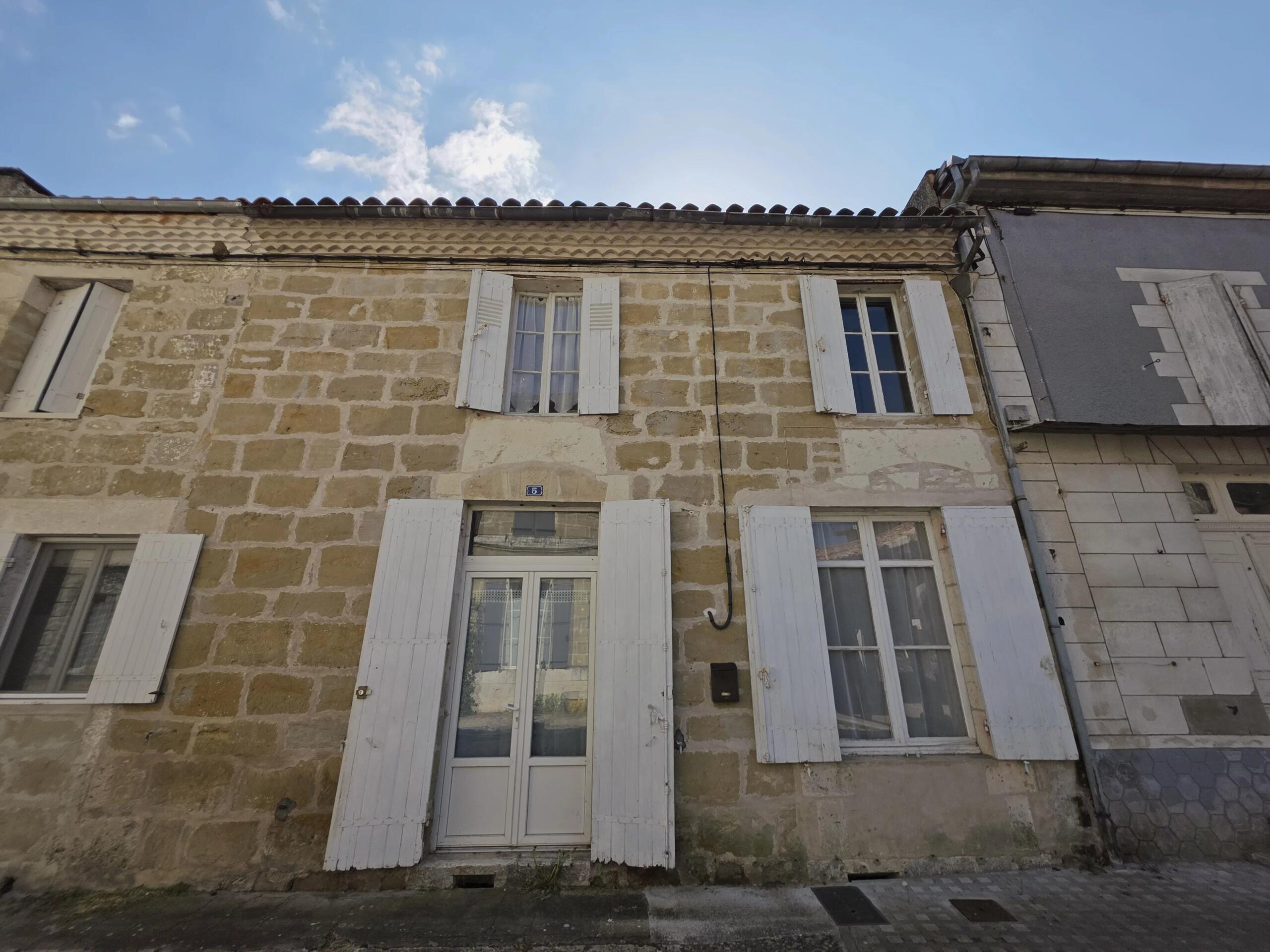 Charming Stone Village House with Courtyard and views to the river, Nouvelle-Aquitaine – France – BVI77261