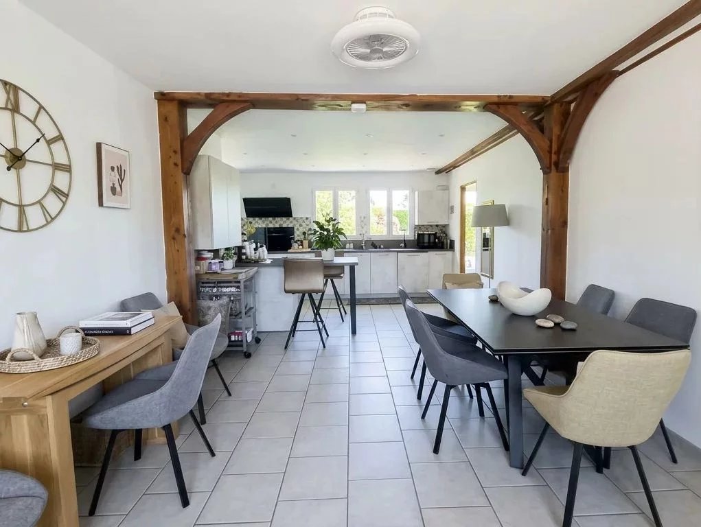 Stunning detached 4 bedroom home, close to the centre of village, Centre-Val de Loire – France – BVI86295
