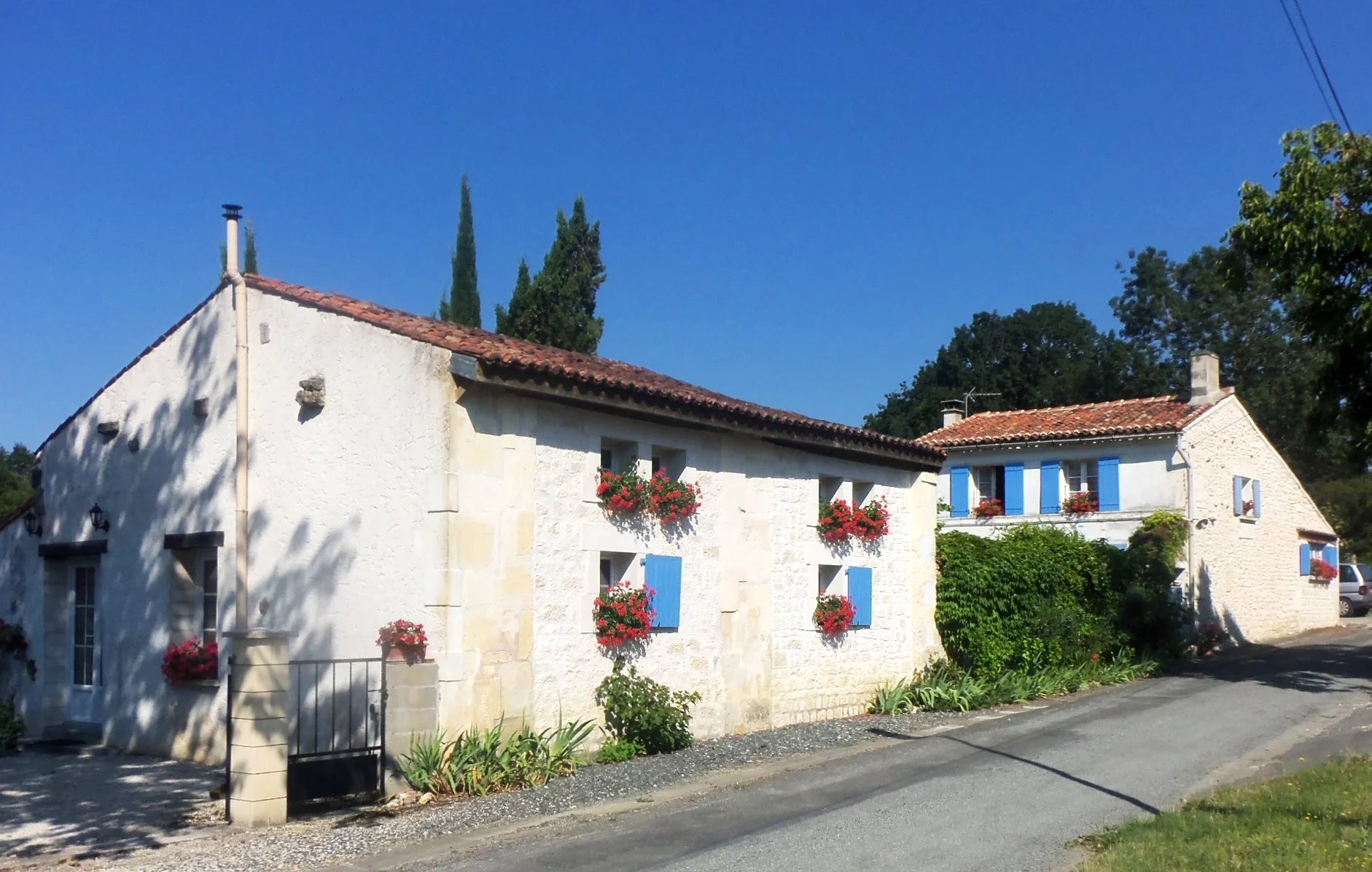 Beautiful property with lovely views and separate guest house, Nouvelle-Aquitaine – France – BVI86897