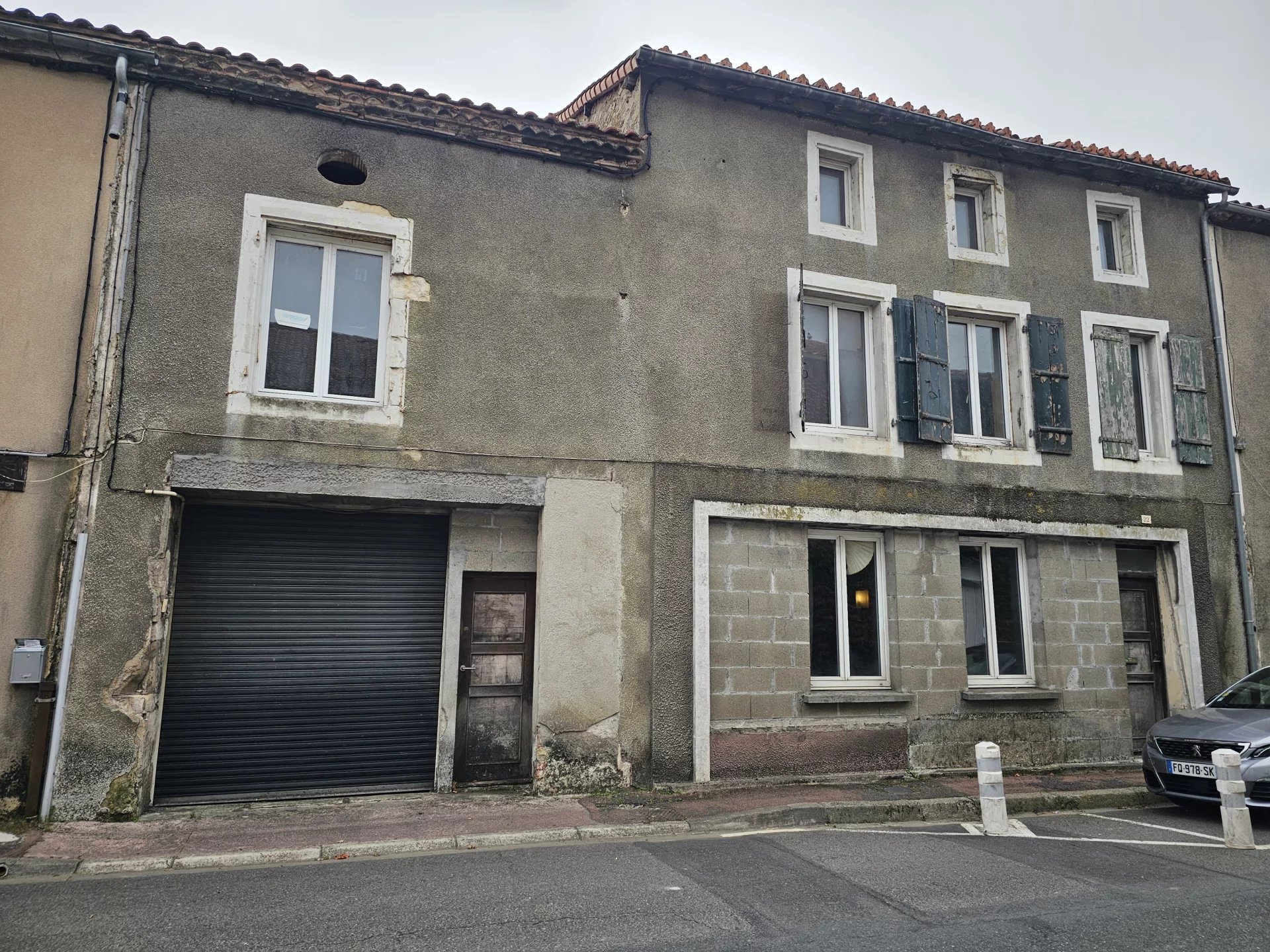 Village Centre Village Property with Renovation Potential, Nouvelle-Aquitaine – France – BVI82342