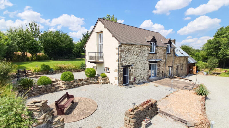 3 Bedroom House for Sale in Chevaigné-du-Maine, Mayenne, Pays-de-la-Loire – France
