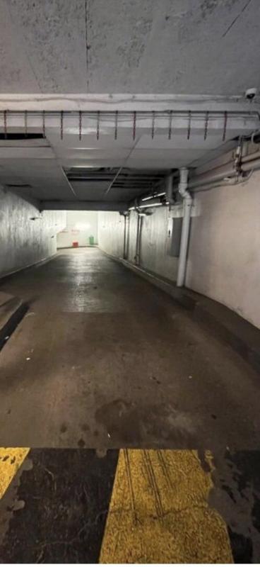 garage/box in Paris, France