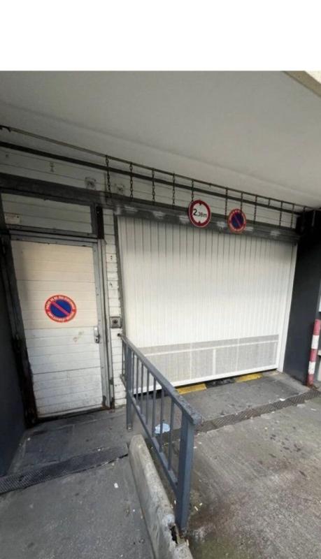 garage/box in Paris, France