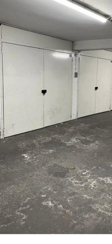 garage/box in Paris, France