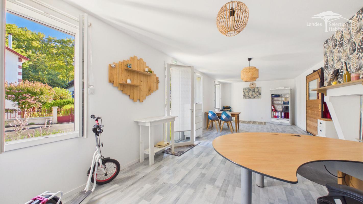 local commercial in Amou, Landes, France