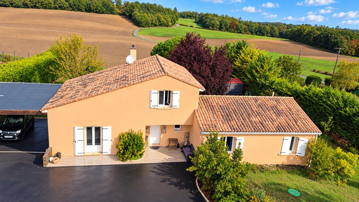 3 bedroom maison situee en campagne in Villebois Lavalette, Charente, France