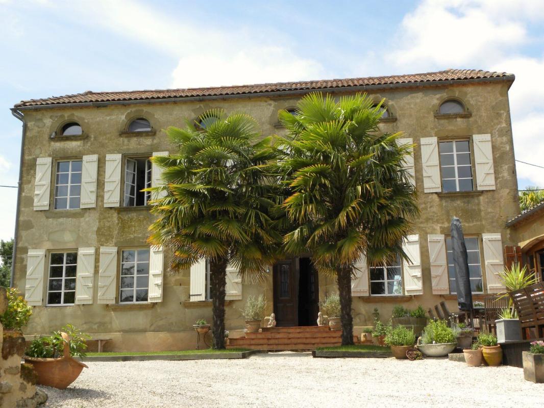6 bedroom maison de campagne in Aignan, Gers, France