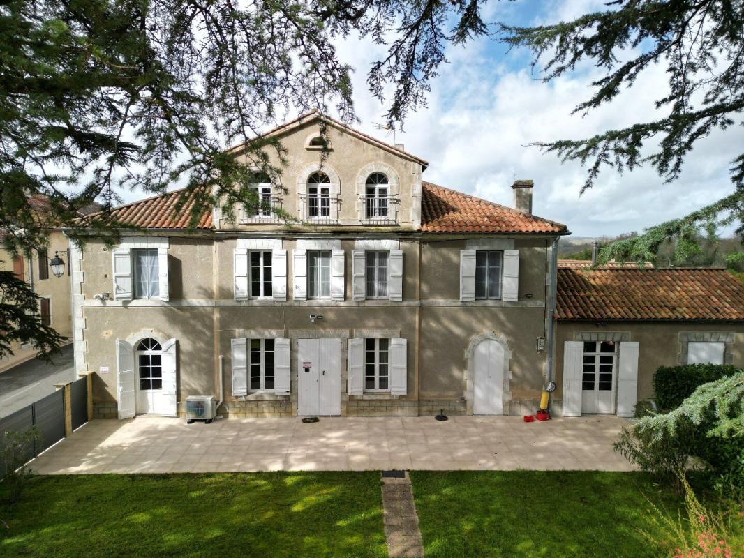 7 bedroom propriete in Castelnau D’auzan, Gers, France
