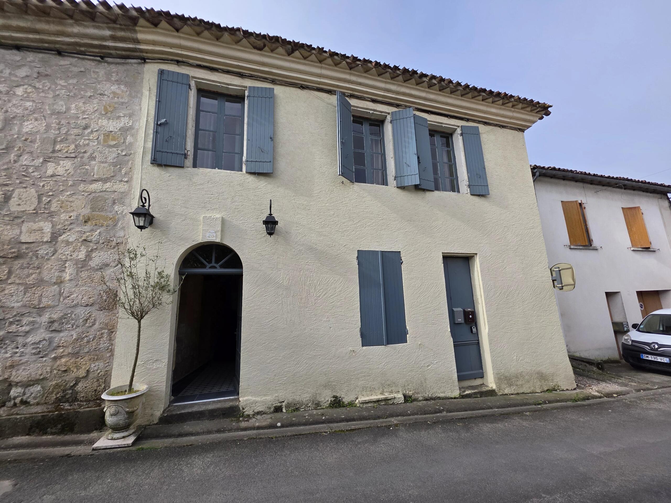 Beautiful 2 bed town house, Nouvelle-Aquitaine – France – BVI73597