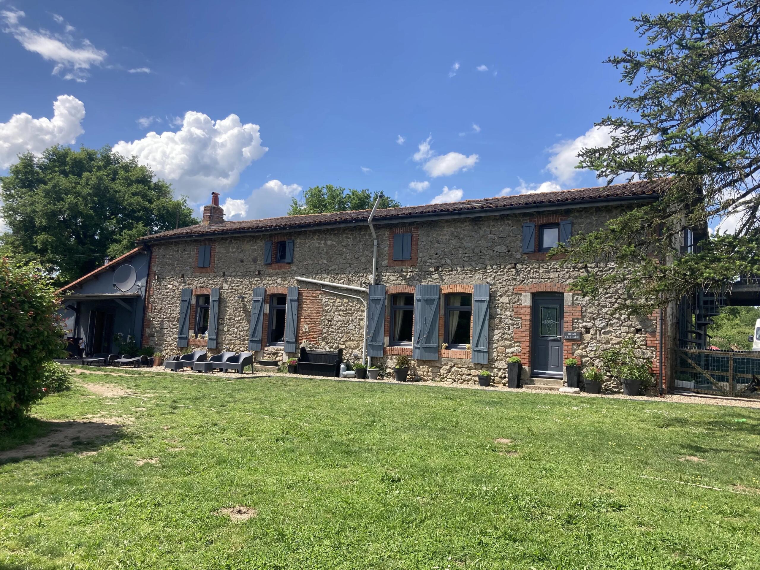 Farmhouse in an idyllic setting, with no neighbours!, Nouvelle-Aquitaine – France – BVI85580