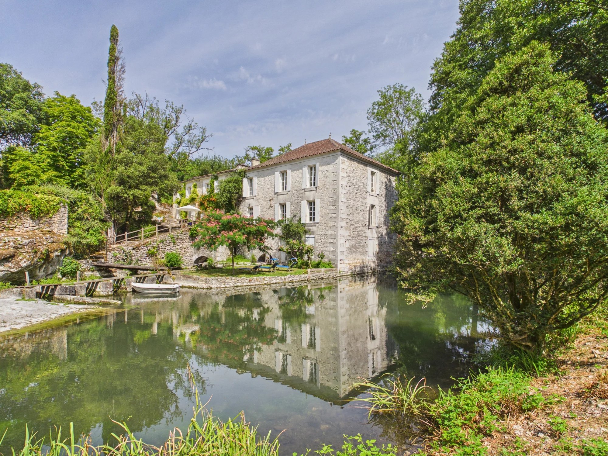 Paradise! 7 bed former mill with natural swimming pool close to Cognac., Nouvelle-Aquitaine – France – BVI85420