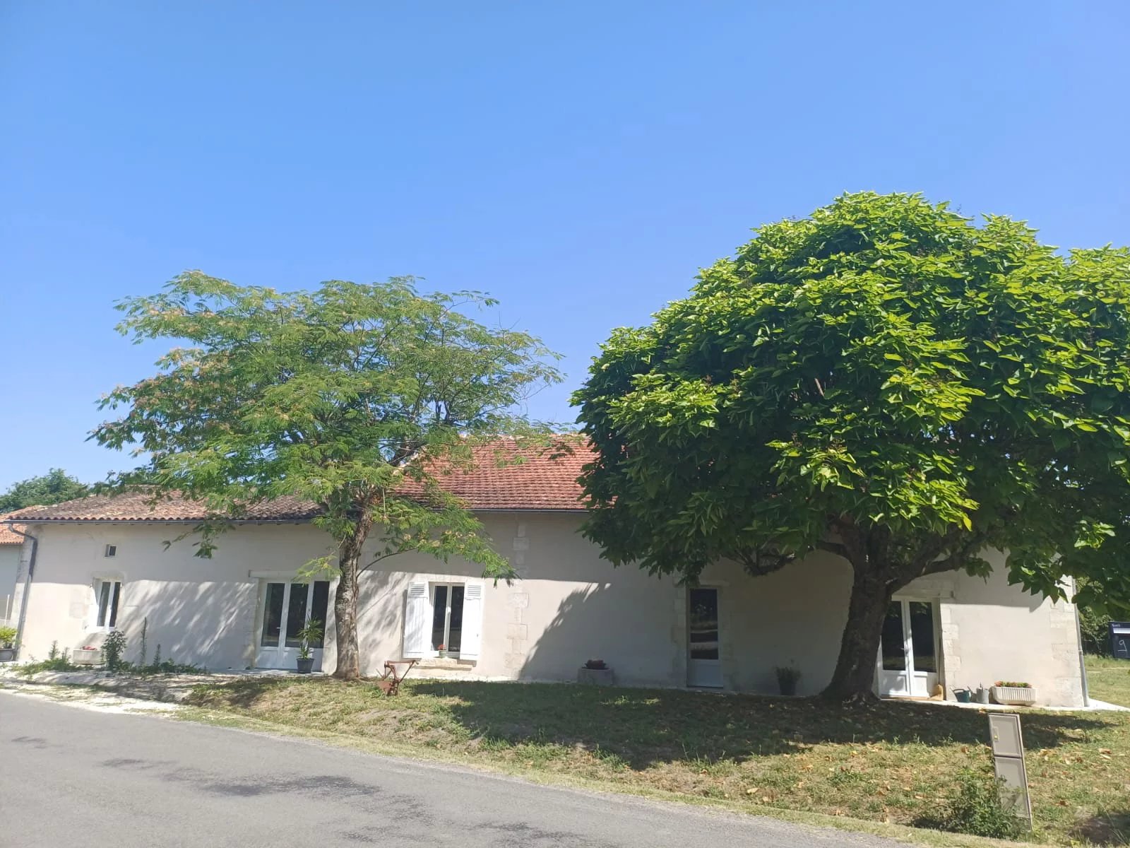 Newly Renovated Detached 2 Bed House plus 2 Bed Annexe, Nouvelle-Aquitaine – France – BVI85295