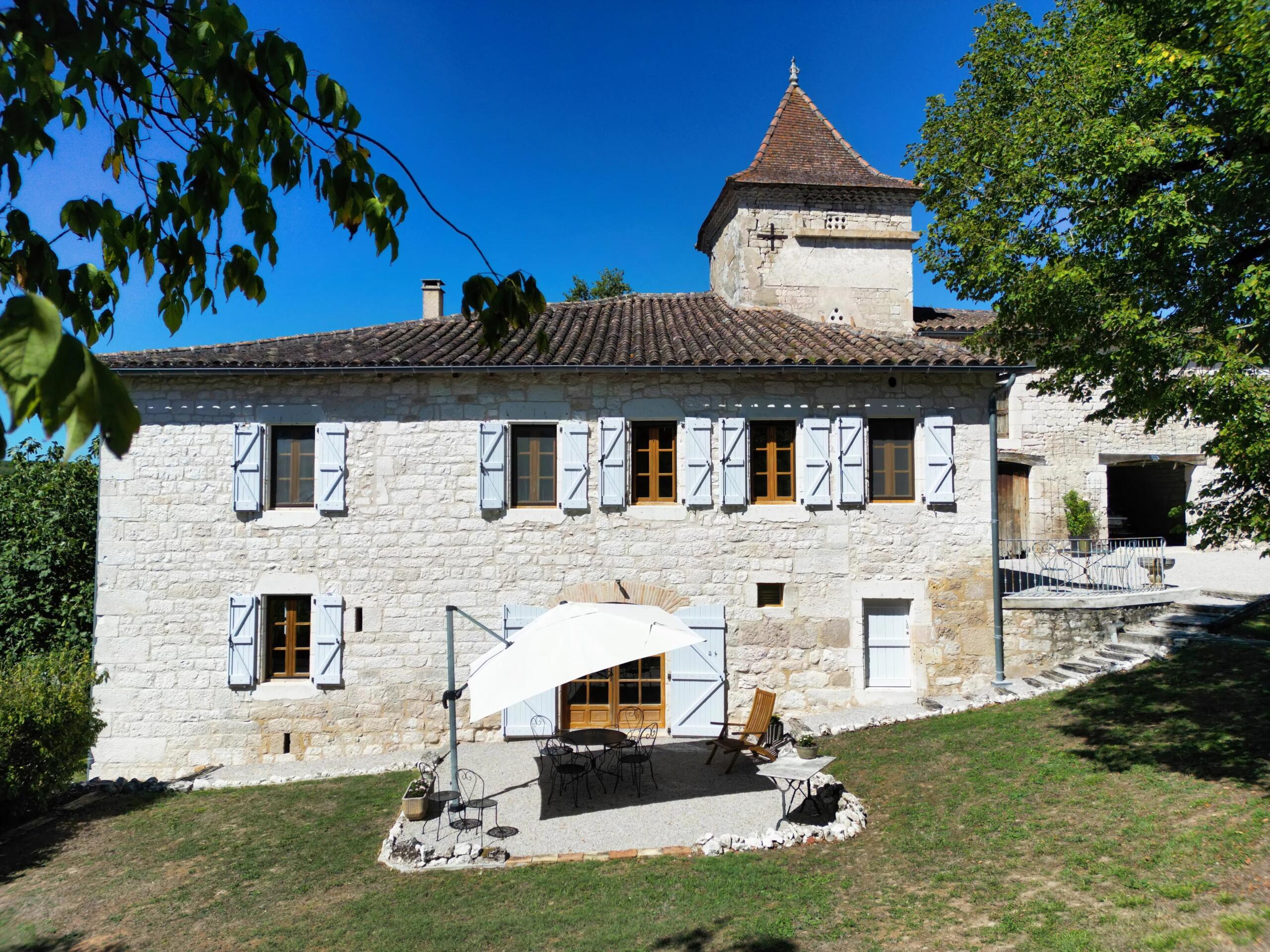 Exquisite Country Home with Views of Castelnau-de-Montmiral, Occitanie – France – BVI86654