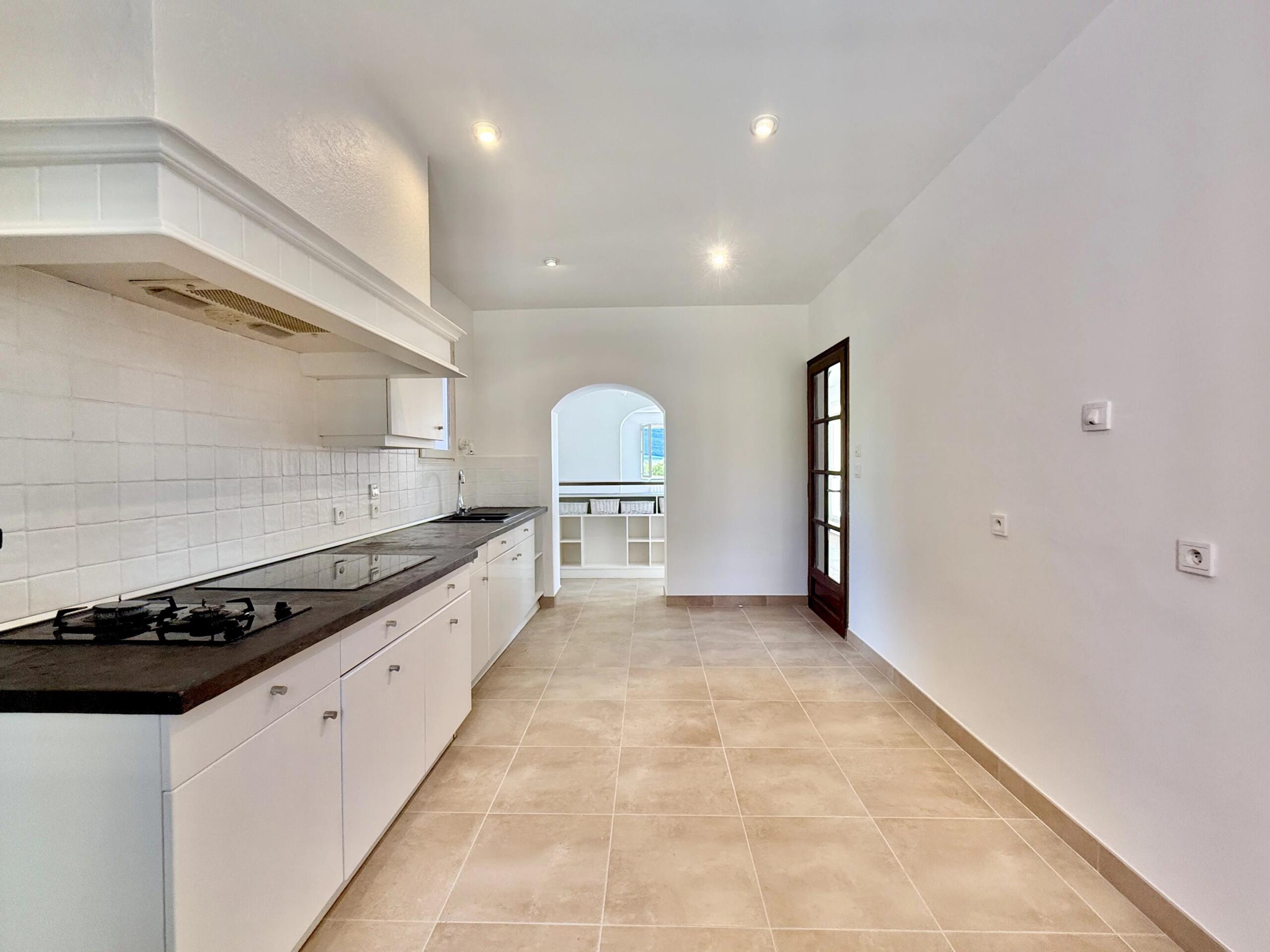 Elegant Villa with Panoramic Views, Pool and Mediterranean Garden – Limoux, Occitanie – France – BVI87079