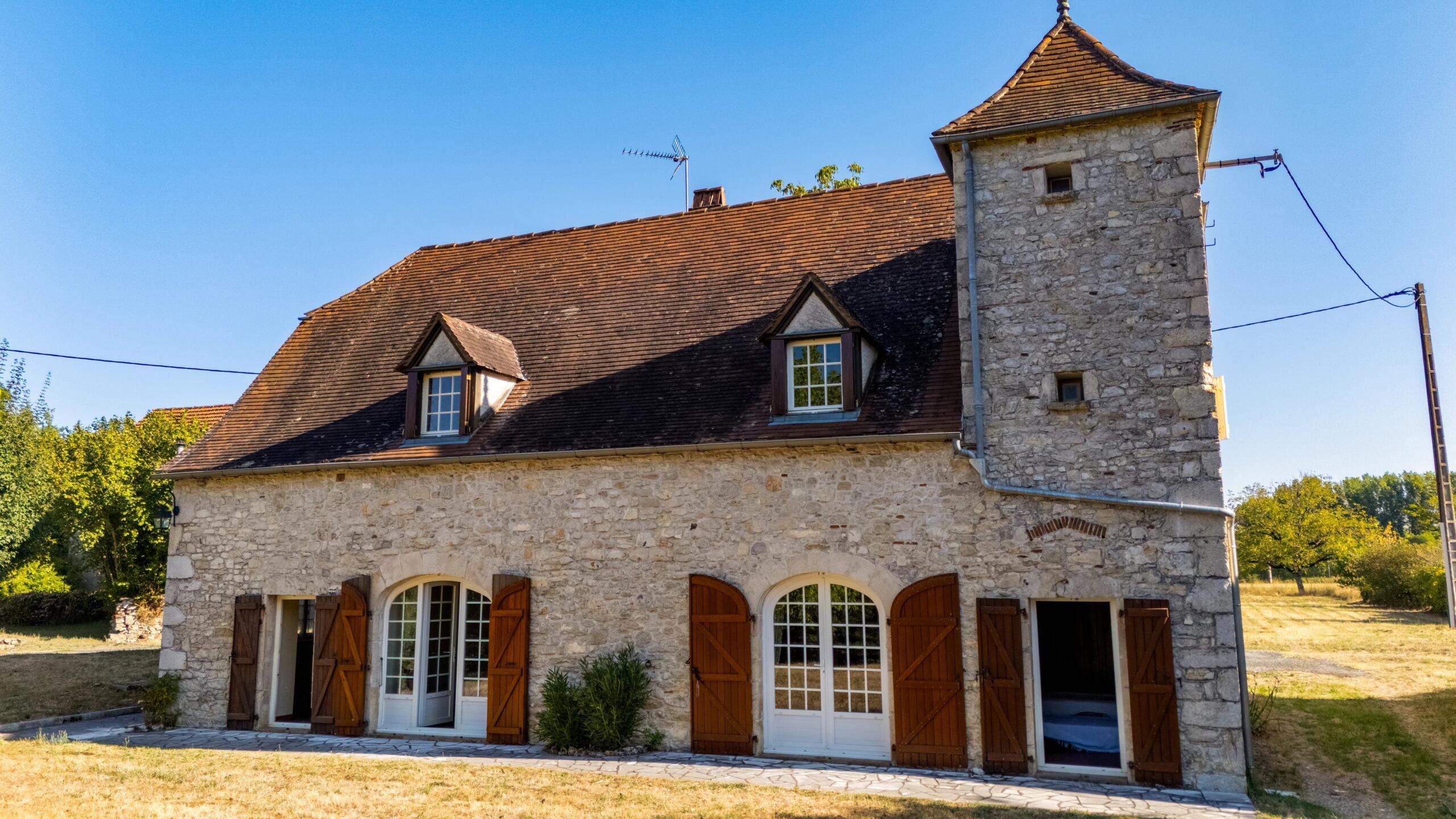 Five Bedroom Stone Farmhouse with Outbuildings – close to Rocamadour and Martel, Occitanie – France – BVI86556
