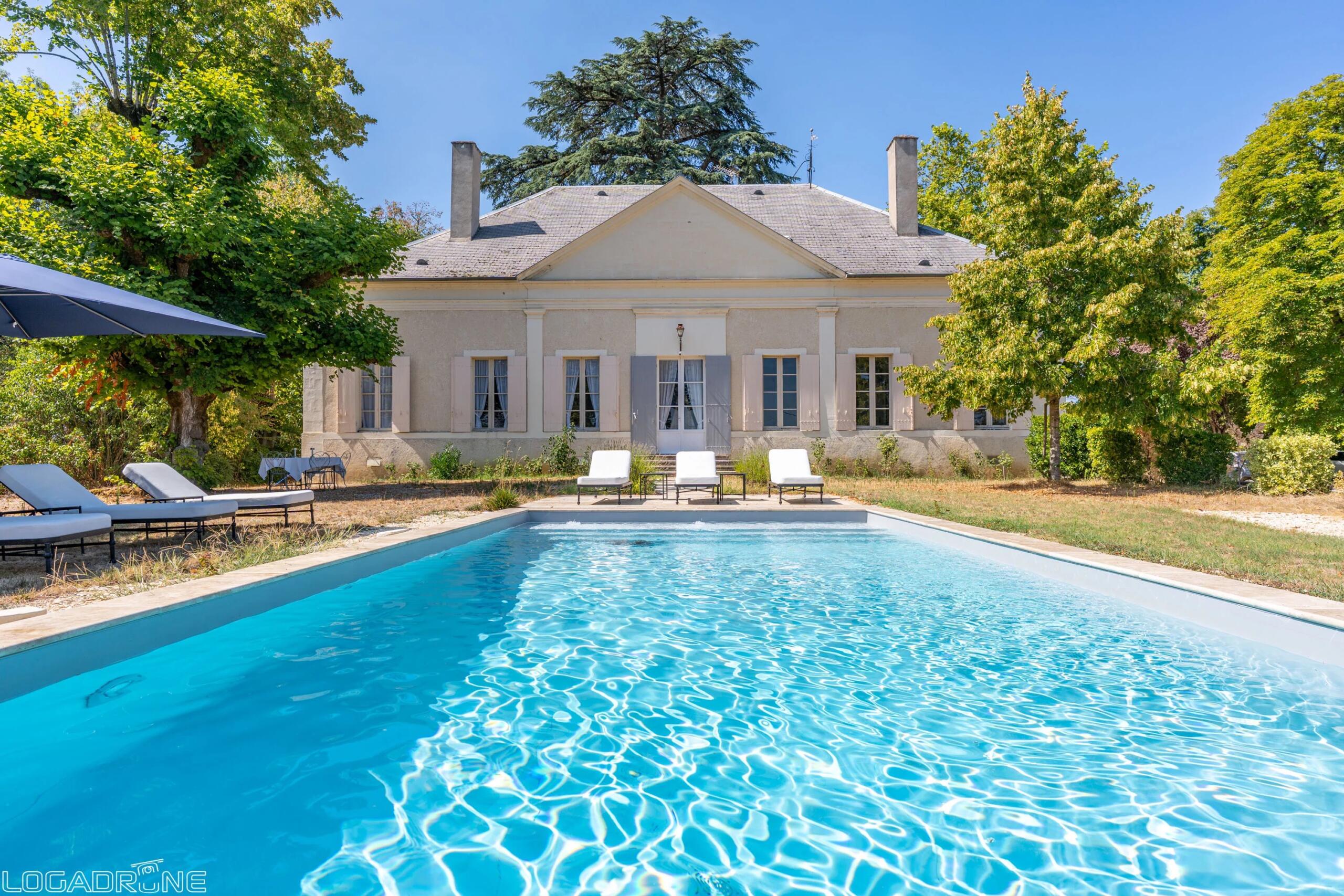 Historic Maison de Maître with Guest Cottage, Barns and Swimming Pool, Nouvelle-Aquitaine – France – BVI86378