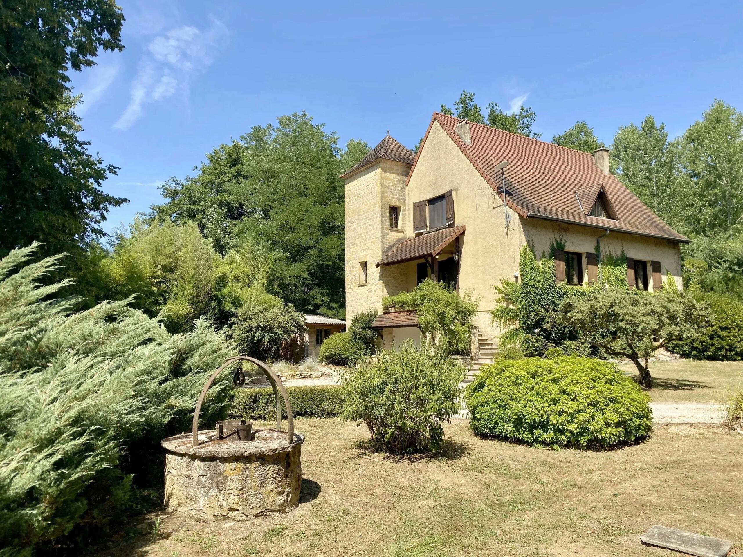 Charming former mill set in 1.2 hectares of parkland with a lake, Nouvelle-Aquitaine – France – BVI86220