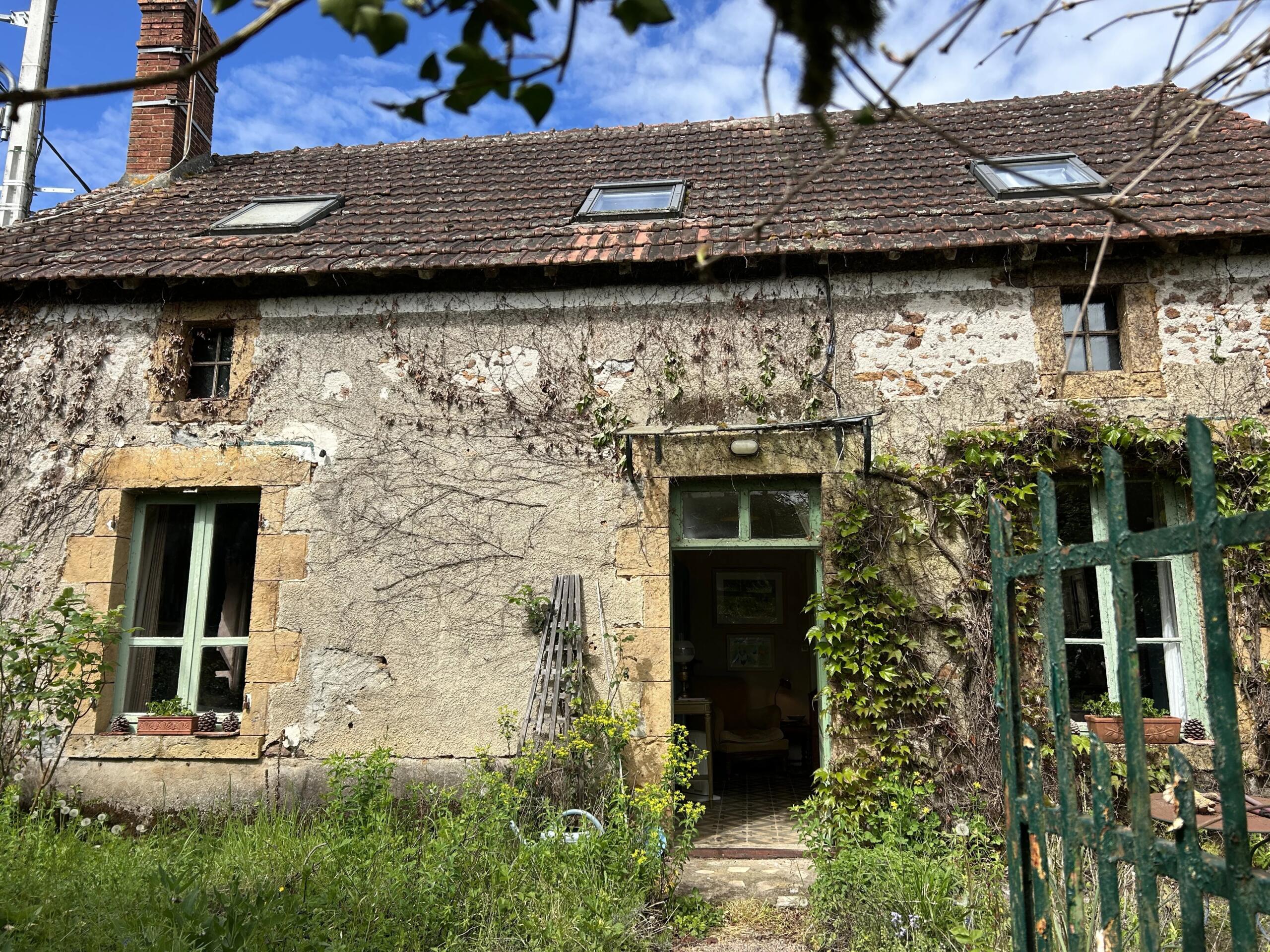 Charming fermette cottage with pool, Centre-Val de Loire – France – BVI85348