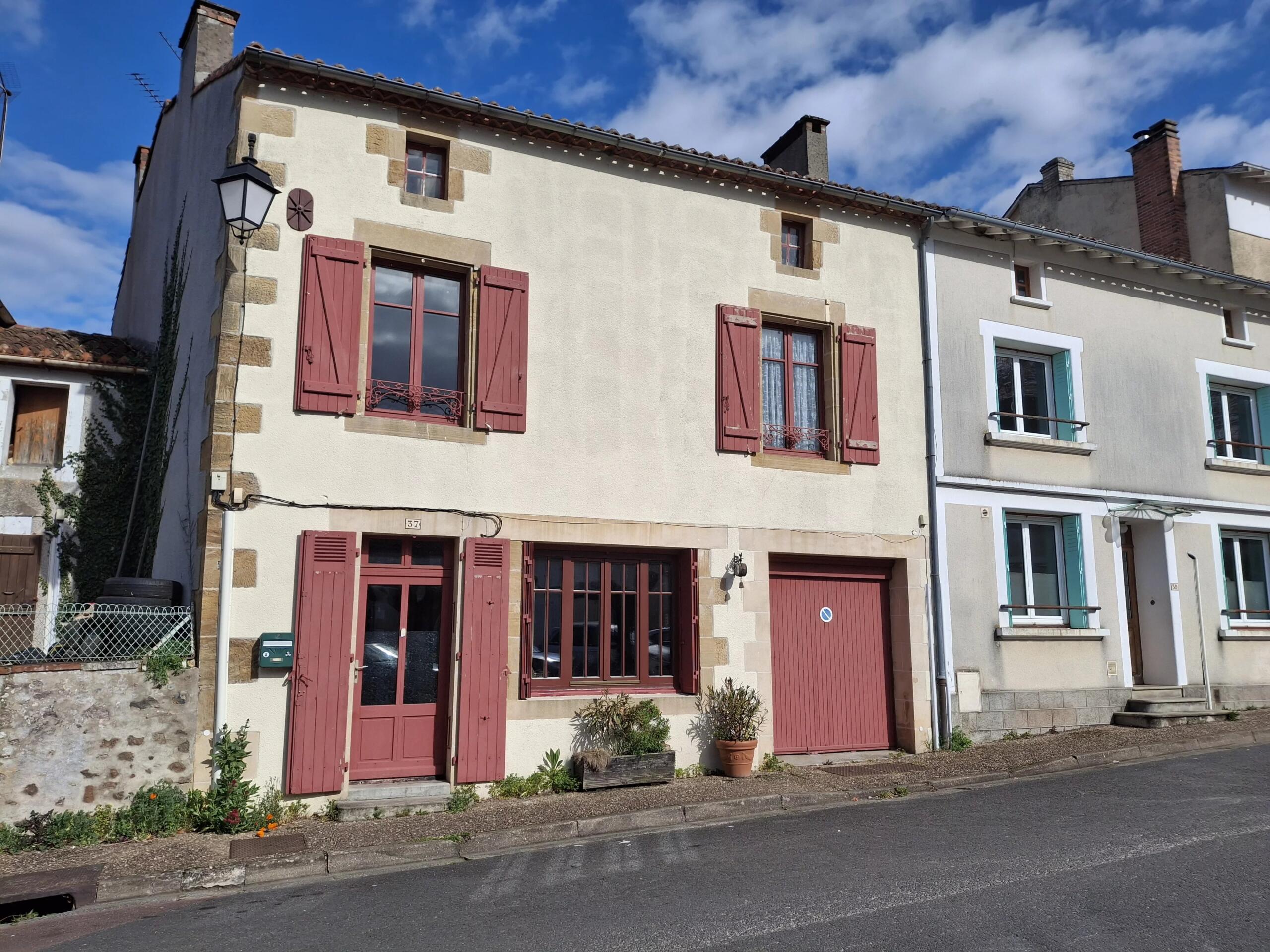 Pretty village house with room to expand, close to amenities, Nouvelle-Aquitaine – France – BVI84798