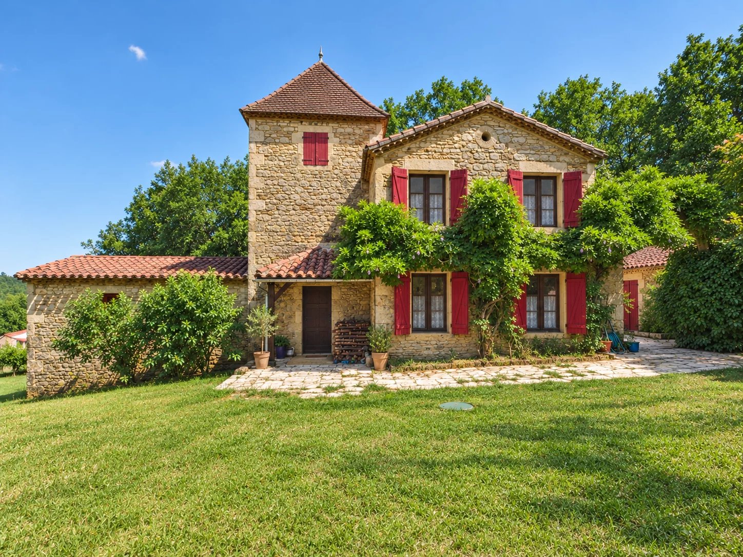 Exceptional Stone Property with Rich History and Panoramic Views of Bonaguil Castle, Occitanie – France – BVI86565