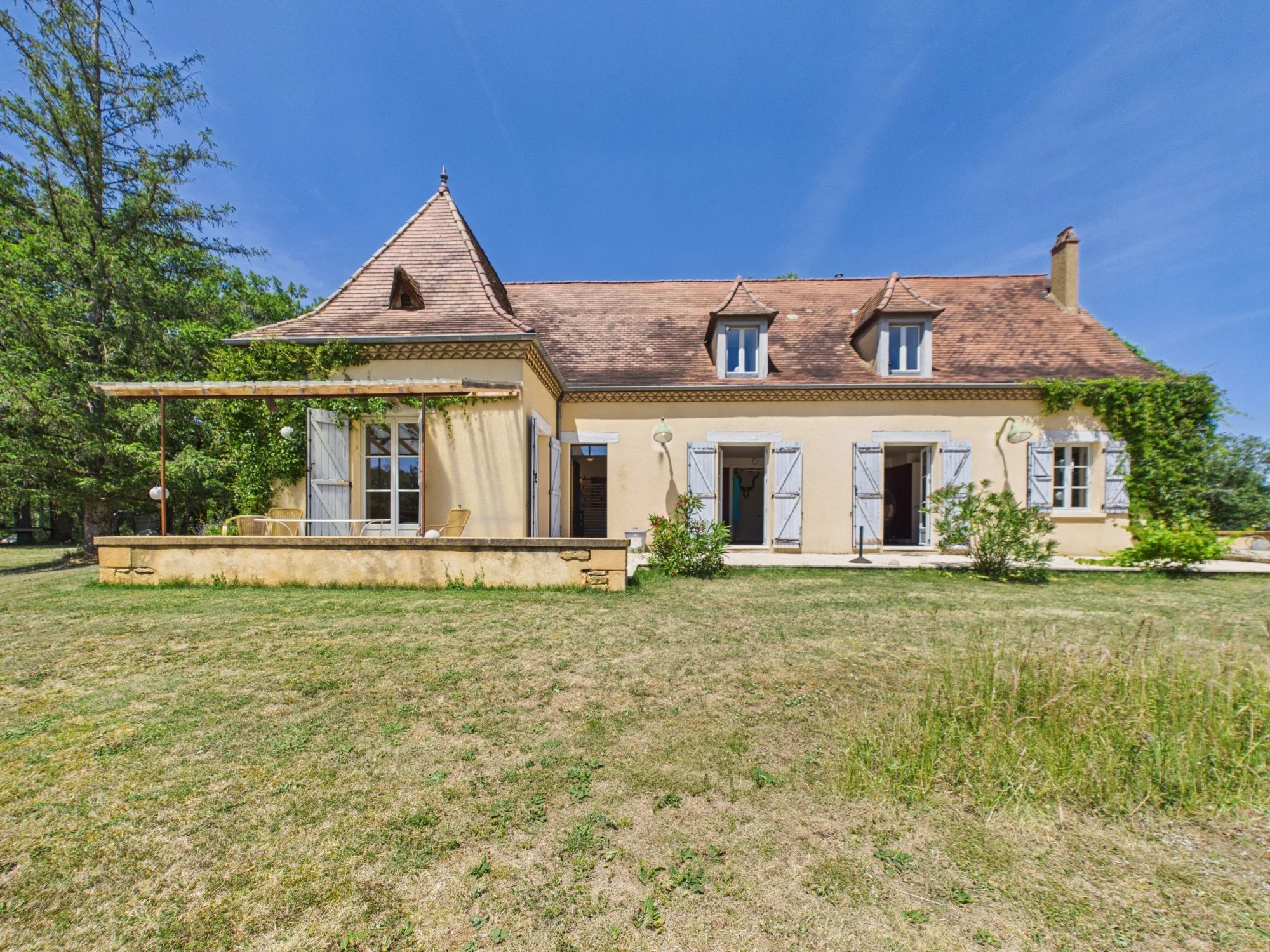 Flexible countryside property with guest annex, cottage and pool on 4.7 ha, Occitanie – France – BVI85459