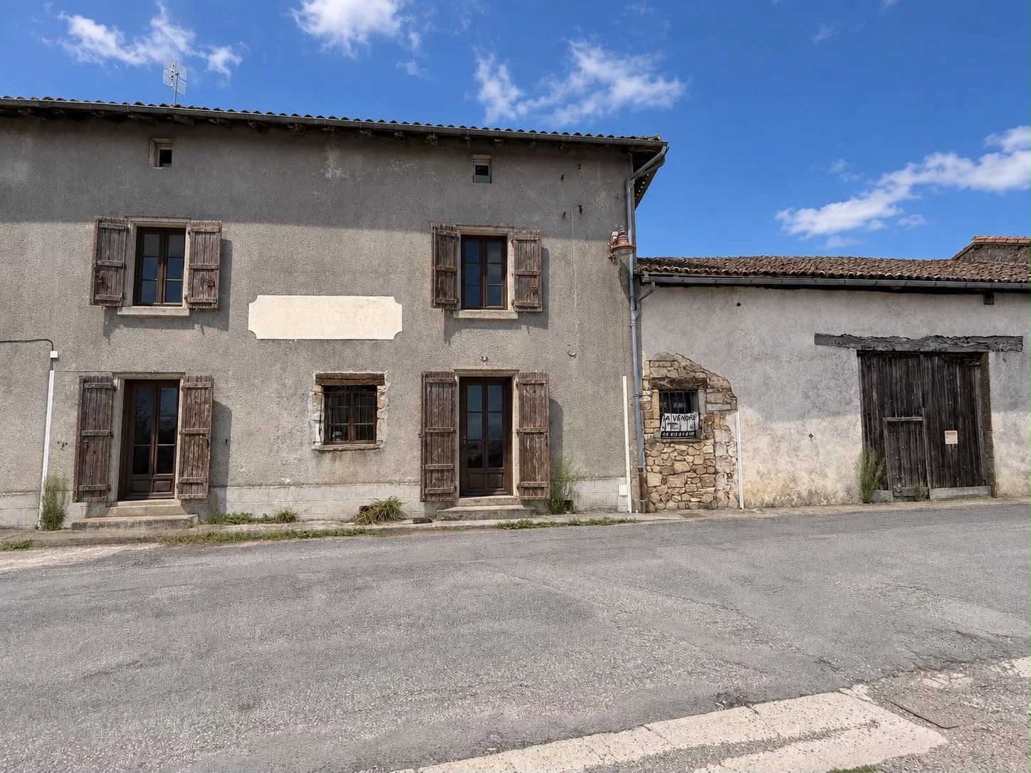 Historic Village Property with Substantial Barn and Large Garden, Nouvelle-Aquitaine – France – BVI86156