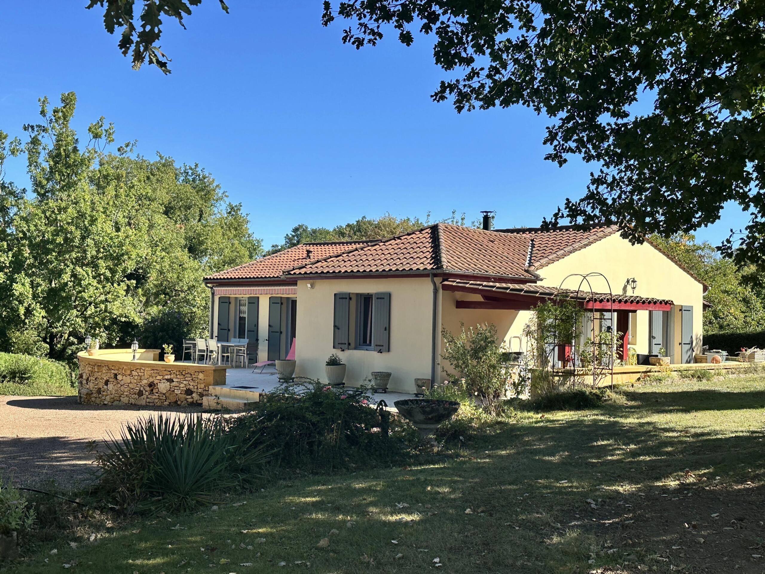 Single-storey living near the charming town of Saint-Cyprien, south of Sarlat-la-Canéda, Nouvelle-Aquitaine – France – BVI86140
