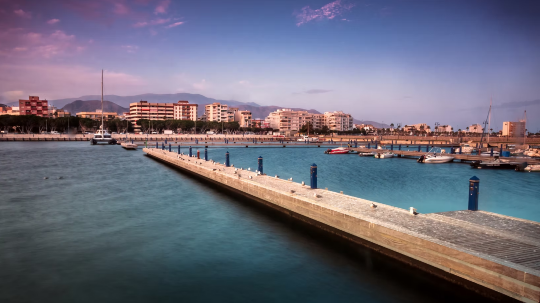 Premium 2 Bed Beach Town Apartment in Spain – €145,000 (buy to rent – repay €1208.00 PM)